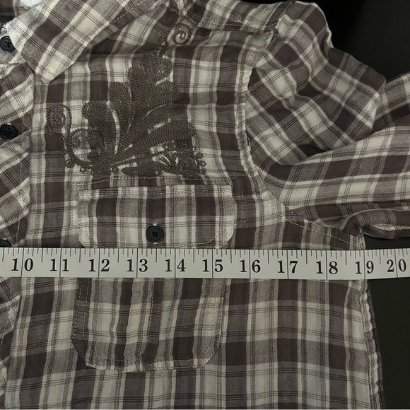 Miss Me | Women’s Medium Gray Plaid Embroidered Button Down Shirt - Picture 5 of 7